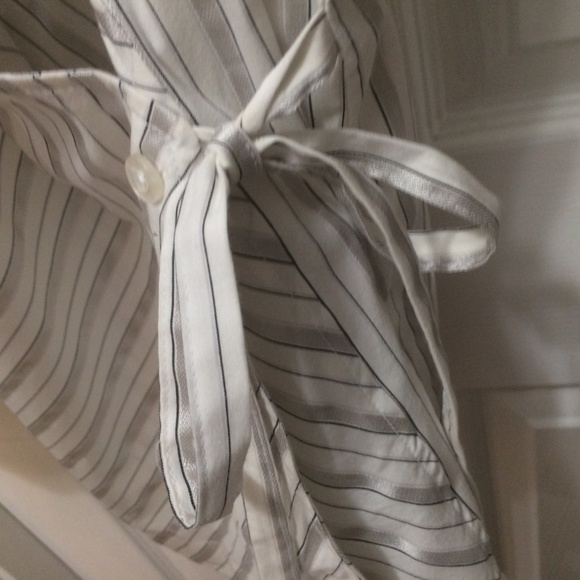 Avenue Wrap Style Top - Picture 4 of 8